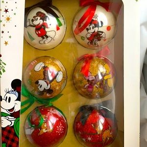 Disney holiday ornaments set